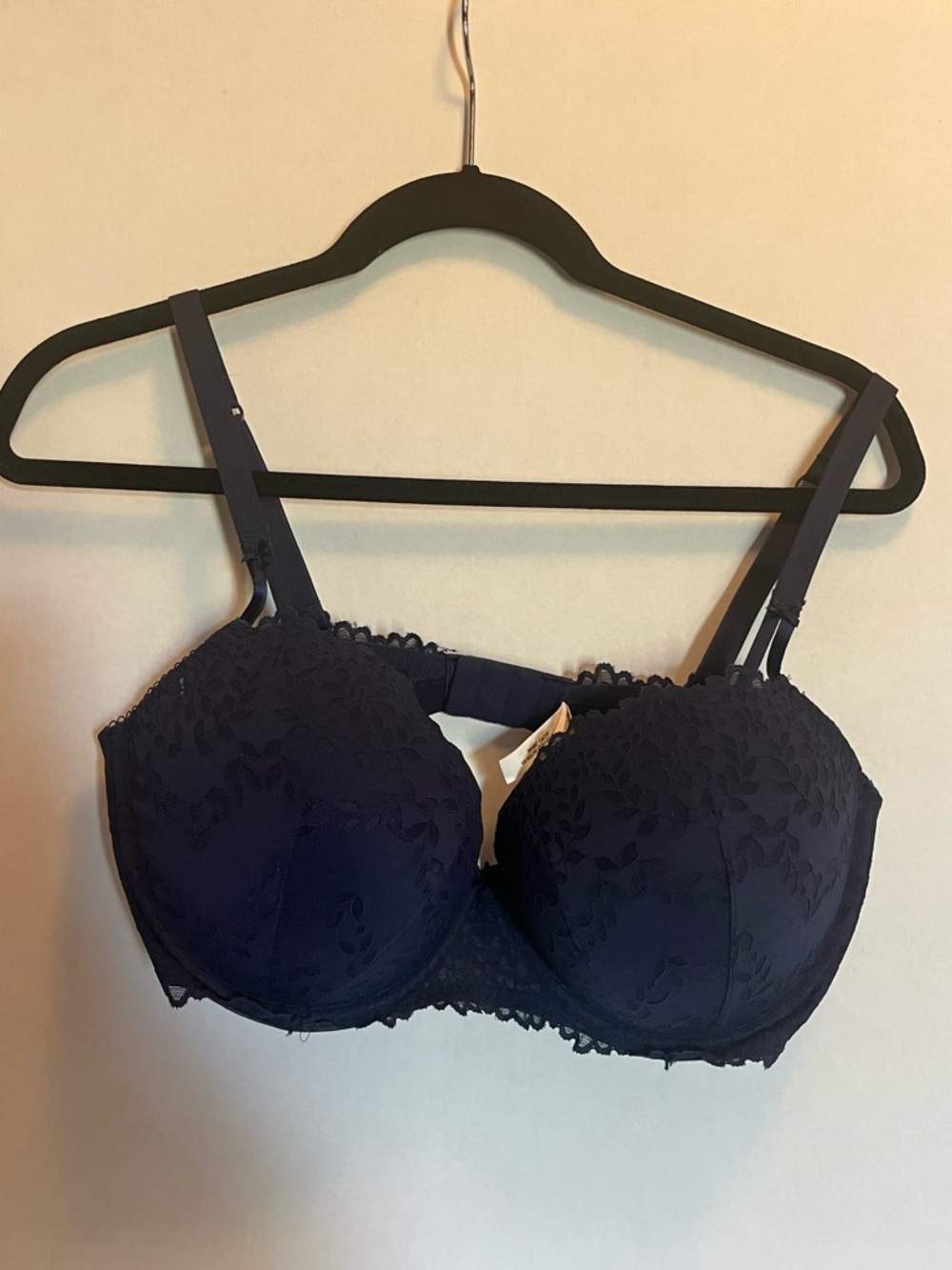 PINK Victoria’s Secret 
Navy Lace Underwire Bra
